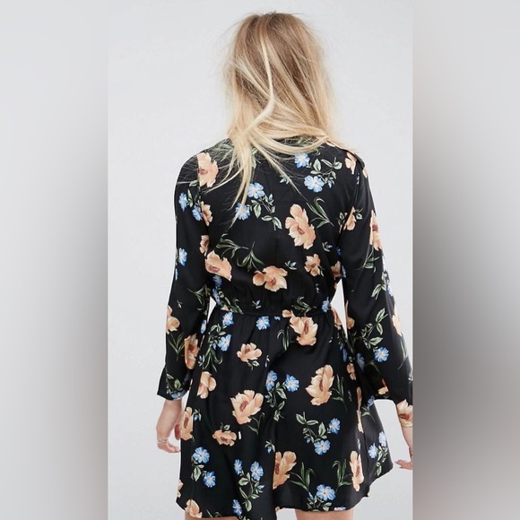 🧁Peach, green, blue floral ruffle front dress. Has bell sleeves. UK 10. US 6. - Picture 3 of 8